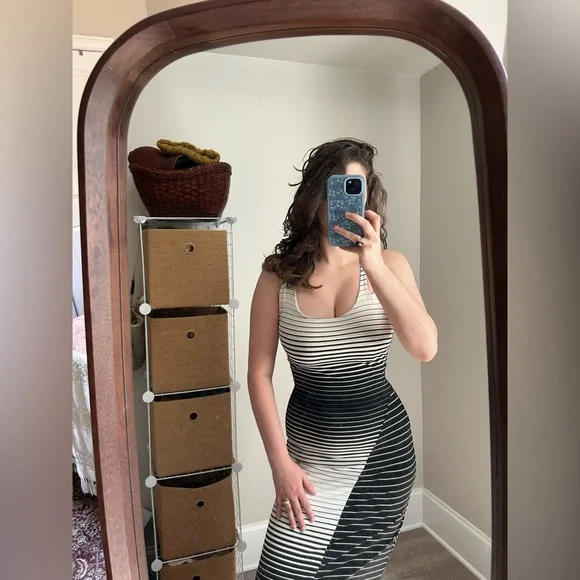 Vintage Moschino Cheap & Chic Stripe Gradient Form Fitting Maxi Dress - Picture 4 of 12